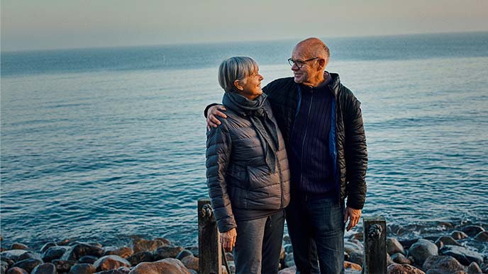 mand, kvinde, par, Kvinde, blomster, vand, pension, forsikring, fritid, mental sundhed, senior, seniorliv